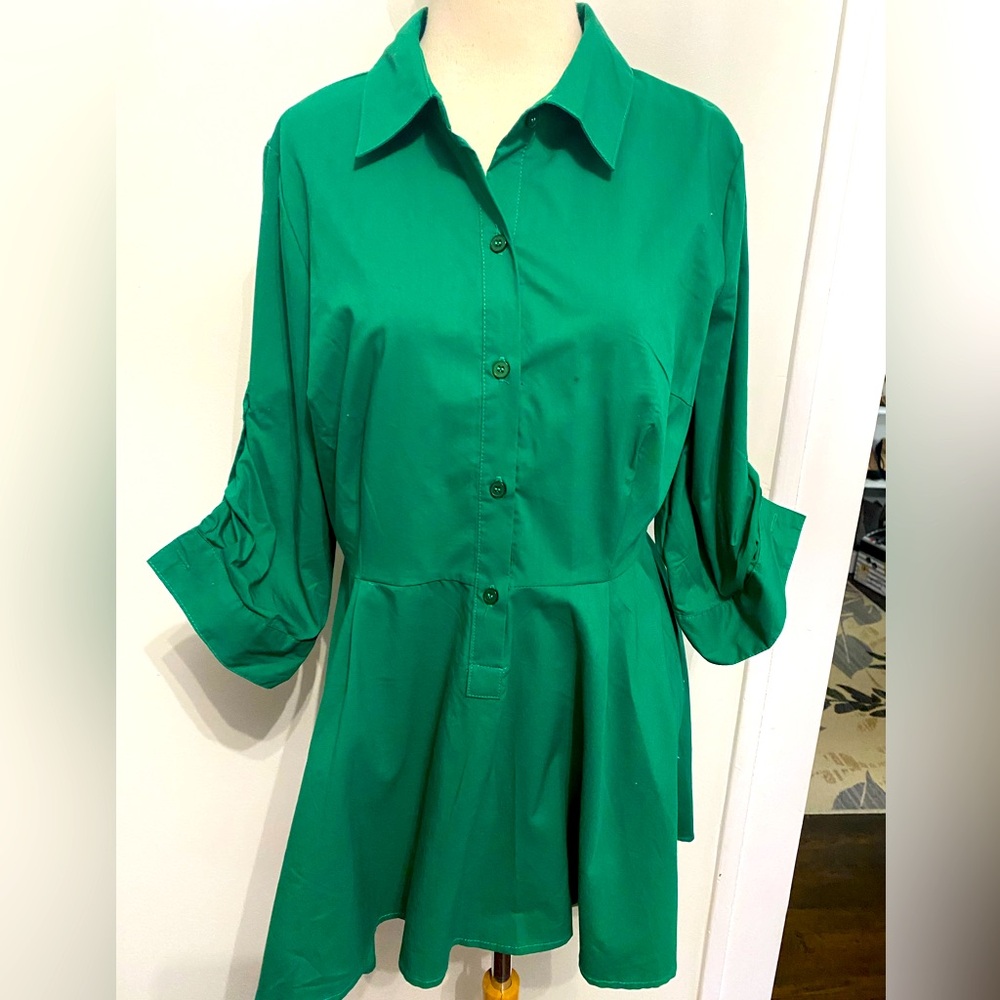 NEW YORK & CO. Green High/Low Top - Size L - NEW